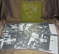 Фотография коллекционного издания «A Golden Celebration»: буклет о жизни и музыке, 4 CD-диска
